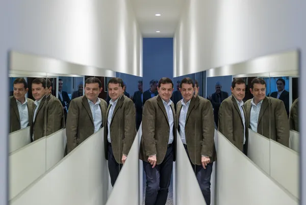 MAÑUECO VISITA EN LEON LA EXPOSICION DE YOKO ONO