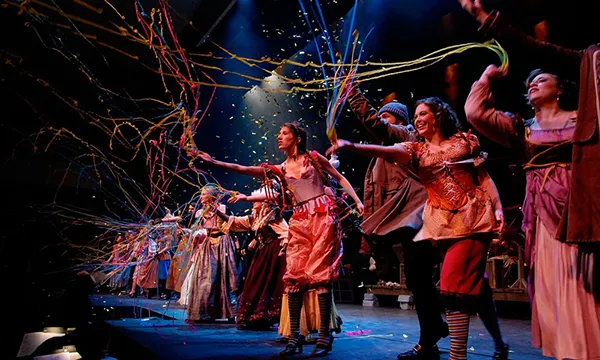 TIERRA DE COMEDIANTES