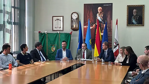 Representantes de la ULE y de UNIOVI inauguran el primer MUCAF interuniversitario de España - ULE