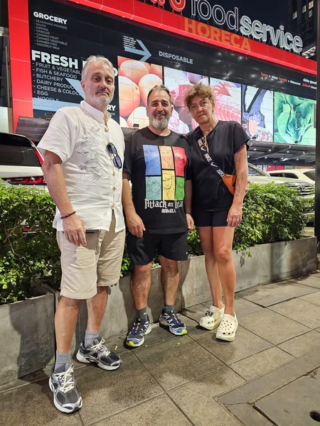 TRES DE LOS CINCO BERCIANOS ATRAPADOS EN BANGKOK A CAUSA DEL CONFLICTO DE IRAN (1)