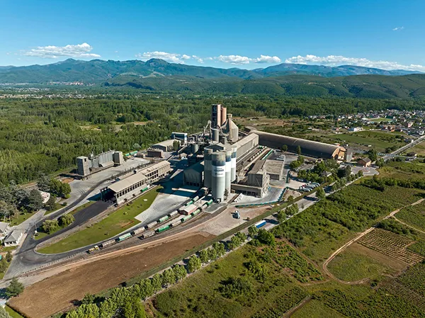 fábrica de cemento de Toral de los Vados