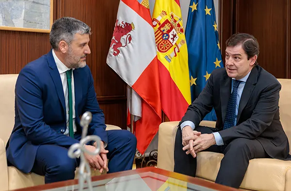 MAÑUECO SE REUNE CON EL ALCALDE DE SAN EMILIANO