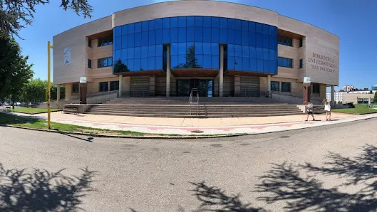Biblioteca San Isidoro en el Campus de Vegazana
