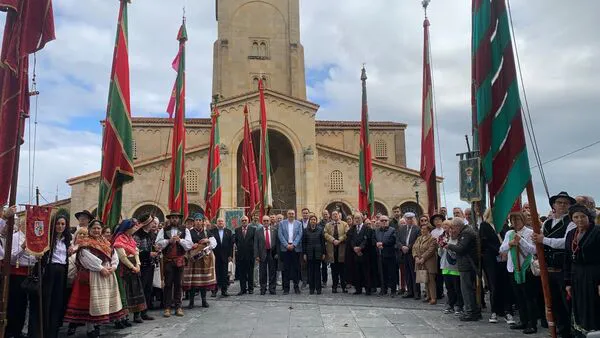 Pendones Gijón 25