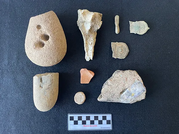Piezas arqueológicas encontradas en Priaranza del Bierzo