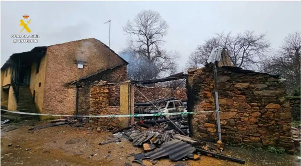 INCENDIO EN UNA VIVIENDA Y GARAJE EN VILLAR DEL MONTE