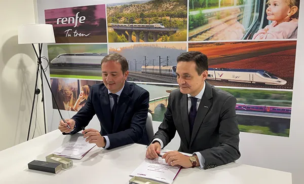 FIRMA DEL ACUERDO ENTRE RENFE Y FUNDOS EN FITUR