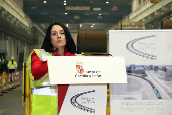 LA SECRETARIA DE ESTADO DE INDUSTRIA VISITA EL RAMAL FERROVIARIO DE VILLADANGOS