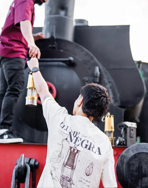 LINEA DE MODA LLUME NEGRA