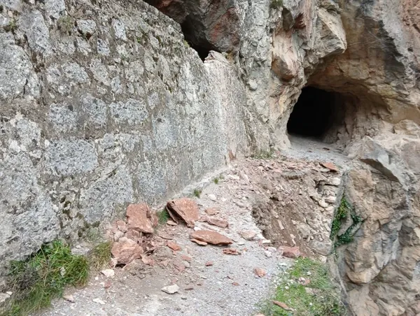 DESPRENDIMIENTO-EN-LA-RUTA-DEL-CARES