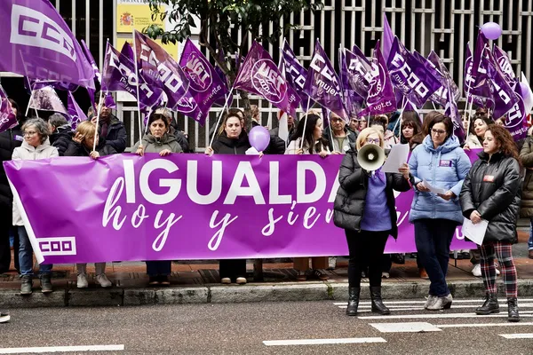 CONCENTRACION CONVOCADA POR UGT Y CCOO CON MOTIVO DEL DIA INTERNACIONAL DE LA MUJER