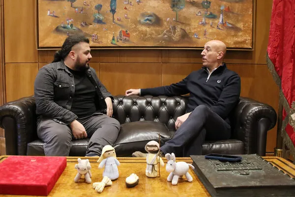 EL ALCALDE DE LEON CON EL DIRECTOR DE CINE NESTOR LOPEZ