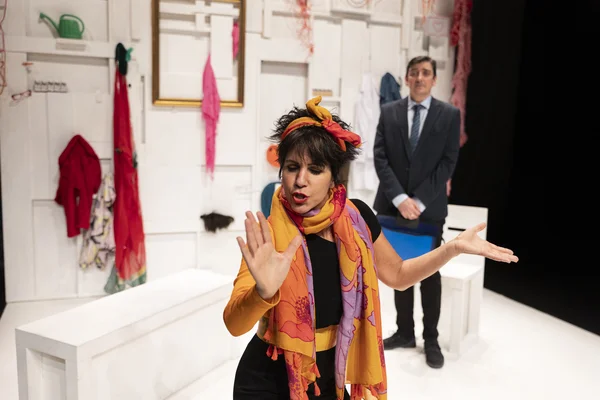 Neura, una comedia neurótico-festiva