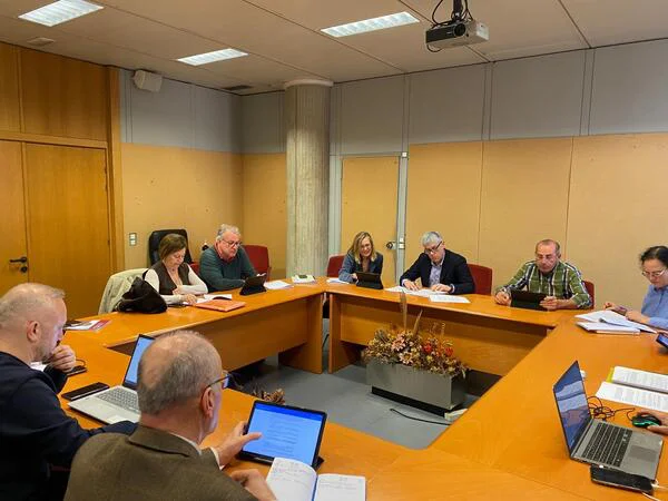 LA COMISION DE PATRIMONIO REUNIDA EN LA DELEGACION DE LA JUNTA EN LEON