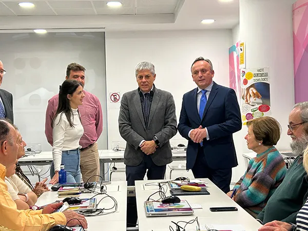 VISITA DEL DELEGADO DE LA JUNTA AL ESPACIO DIGITAL CYL EN LEON