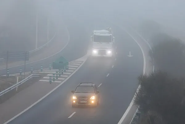 PROBLEMAS DE VISIBILIDAD EN LAS CARRETERAS POR LA NIEBLA