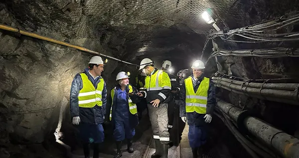 LA COMISARIA EUROPEA VISITA UNA MINA