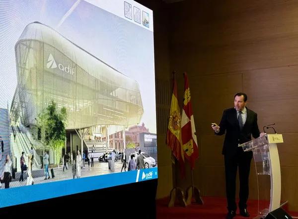EL MINISTRO OSCAR PUENTE PRESENTANDO EL PROYECTO DE NUEVA ESTACIÓN VALLADOLID-CAMPO GRANDE