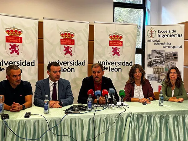 Miembros del equipo de Gobierno y la rectora de la ULE. - EP