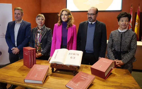 PRESENTACION EN PONFERRADA DEL TUMBO DE SAN PEDRO MONTES, UN CATULARIO DOBLE
