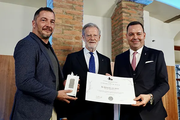 ENTREGA DEL PREMIO LEON DE PLATA