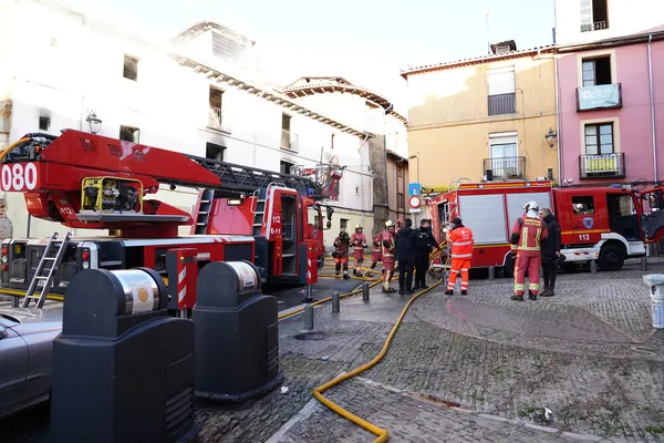 LOS BOMBEROS INTERVIENEN EN UN INCENDIO EN EL BARRIO HUMEDO DE LEON