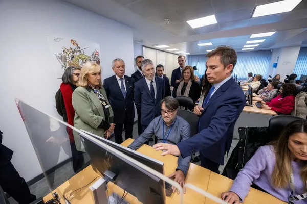 EL MINISTRO MARLASKA VISITA EL CENTRO DE TRATAMIENTO DE DENUNCIAS AUTOMATIZADAS DE LA DGT