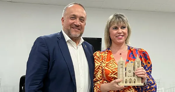 ENTREGA DE LA PULCHRA LEONINA EN SEVILLA