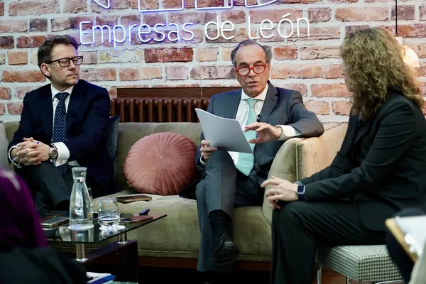 DESAYUNO INFORMATIVO DE FELE