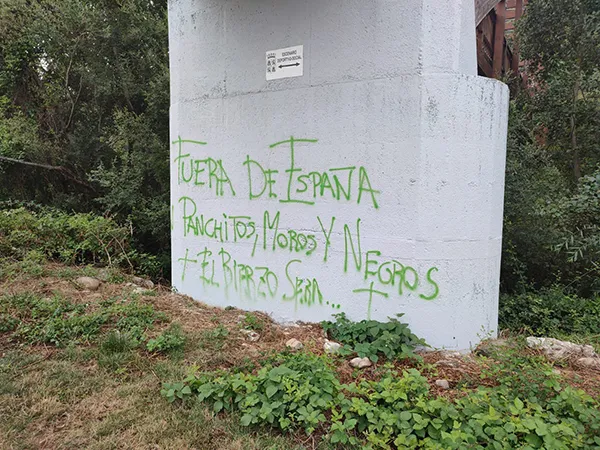 PINTADAS XENOFOBAS EN PONFERRADA
