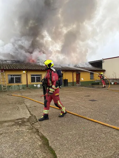 INCENDIO HOSTAL EN VALDEARCOS