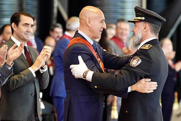 EL ALCALDE DE LEON Y EL JEFE DE LA POLICIA LOCAL