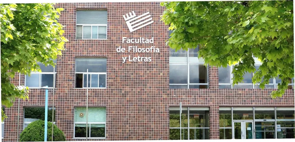 Fachada de la Facultad de Filosofía y Letras de la Universidad de León (ULE) en una imagen de archivo. - ULE