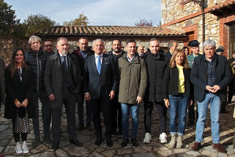 FOTO DE AUTORIDADES EN VEGACERVERA