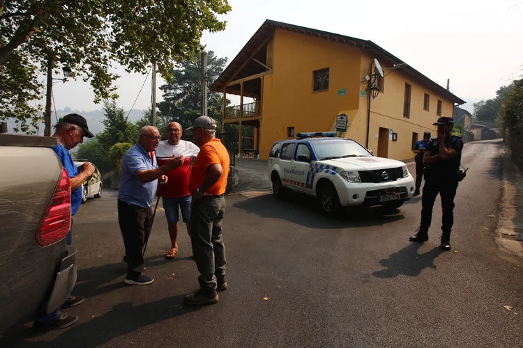 VECINOS DESALOJADOS DE POBLACIONES DEL BIERZO