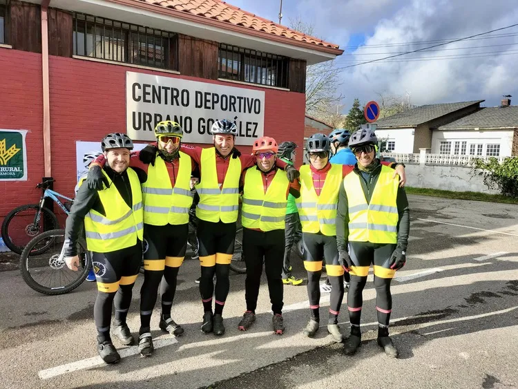 SAN ANDRES DEL RABANEDO PEDALEA POR LA ELA