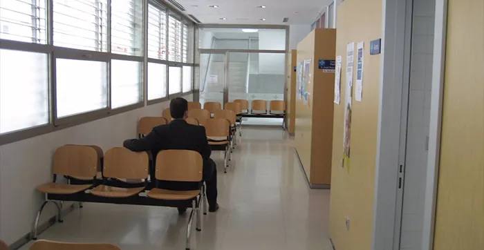 SALA DE ESPERA EN UN CENTRO DE SALUD