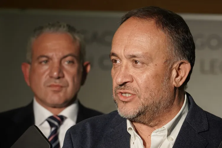 GERARDO ALVAREZ COUREL CON NICANOR SEN