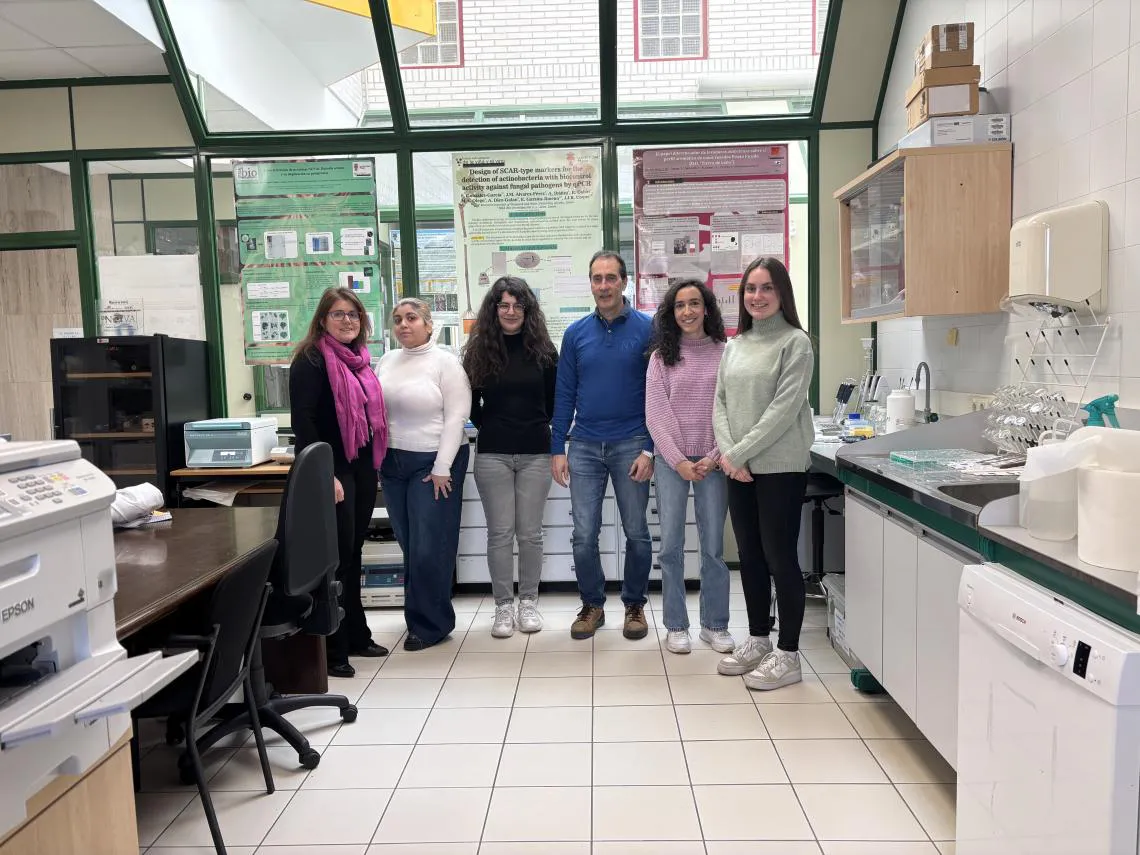 GRUPO DE INVESTIGADORES DE LA ULE QUE HAN TRABAJADO EN EL PROCESO DE LA MANCHA AMARILLA DEL CORCHO