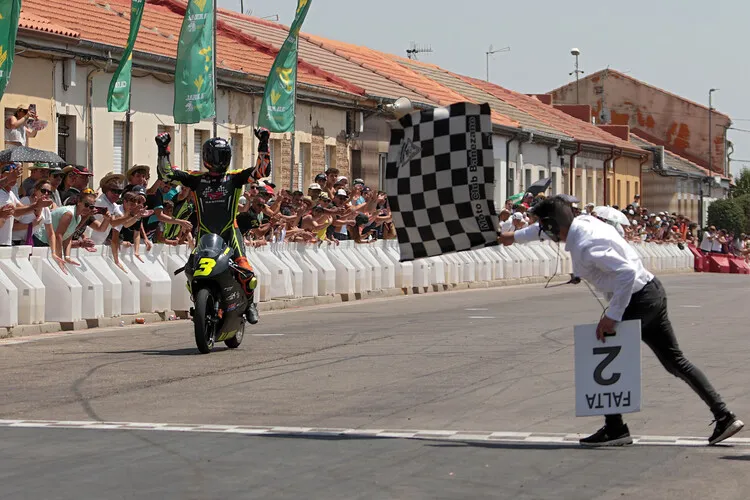MIGUEL ANGEL FERNANDEZ SE IMPONE EN EL GRAN PREMIO DE LA BAÑEZA