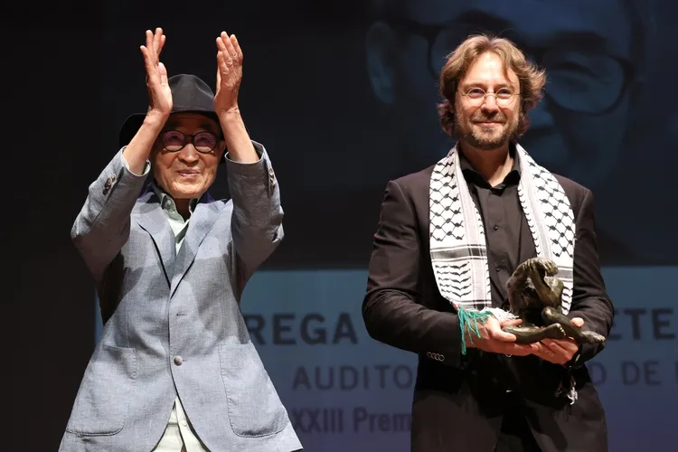 ENTREGA DEL XXIII PREMIO LETEO AL POETA SURCOREANO KO UN