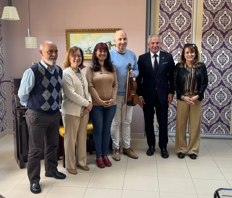 NICANOR SEN VISITA EL CENTRO DE ALZHEIMER DE LEON
