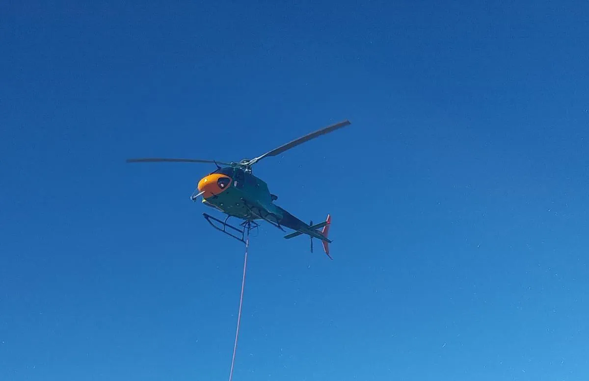 actuaciones de la CHD mediante lanzamiento de paja desde helicópteros