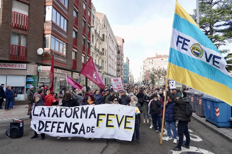 PROTESTA EN EL CENTRO DE LEÓN DE LA PLATAFORMA FEVE