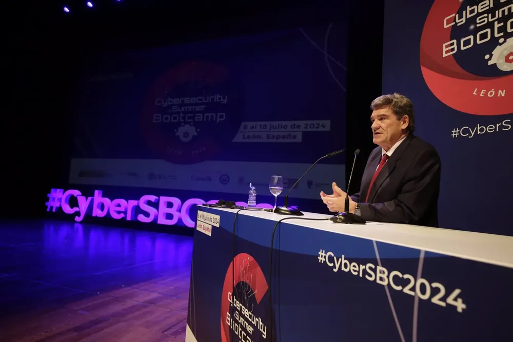 El ministro para la Transformación Digital y de la Función Pública, José Luis Escrivá, inaugura el Cybersecurity Summer Bootcamp