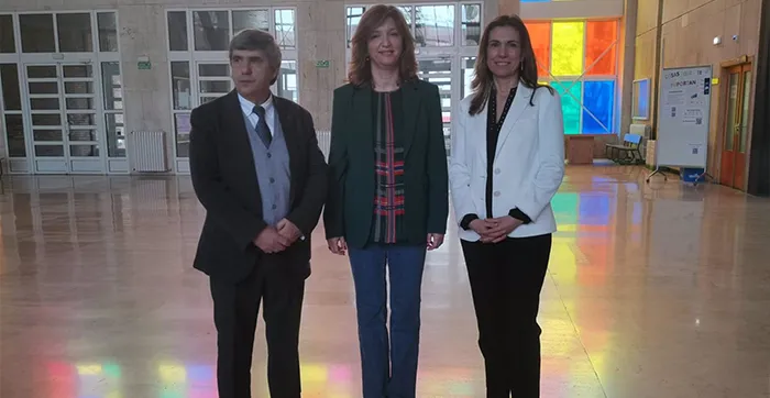 La catedrática Nuria González, en el centro, junto con otros miembros de su candidatura al Rectorado de la Universidad de León