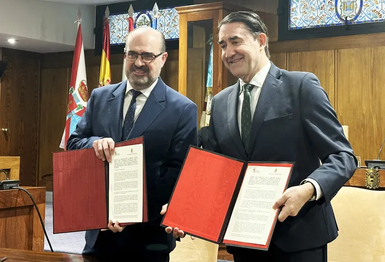 FIRMA DE LA JUNTA Y EL AYTO. DE PONFERRADA PARA EL ABASTECIMIENTO DE AGUA A PONFERRADA DESDE EL RIO OZ