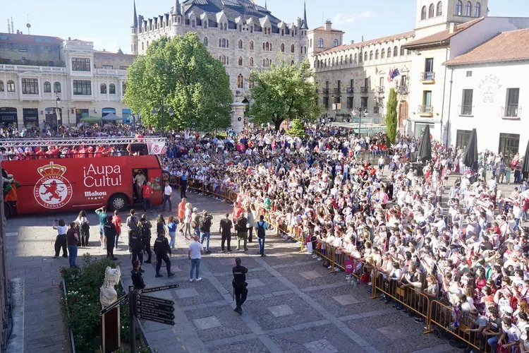 RECEPCION A LA CULTURAL EN EL AYUNTAMIENTO DE LEON