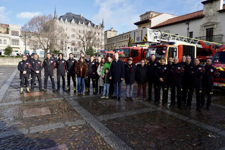 PRESENTACION DEL CALENDARIO SOLIDARIO DE LOS BOMBEROS DE LEON