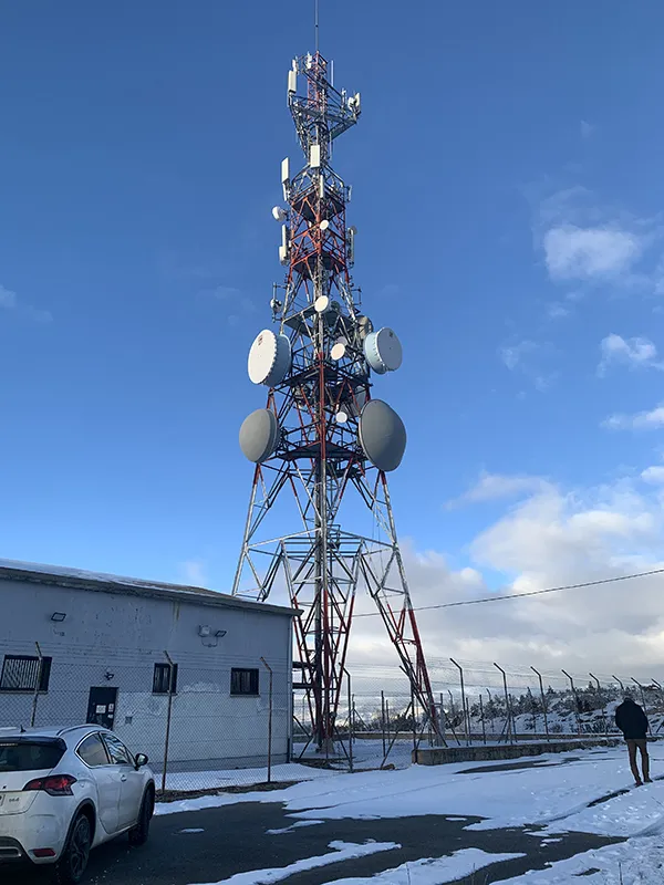 TORRE DE TELECOMUNICACIONES EN EL ALTO DE LA CAMPERONA